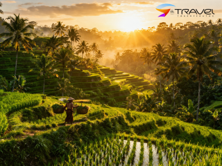 Індонезія приваблює мандрівників своїми контрастами:  білосніжні пляжі з кришталево чистою водою, так і вулканічні узбережжя. апрель 2026