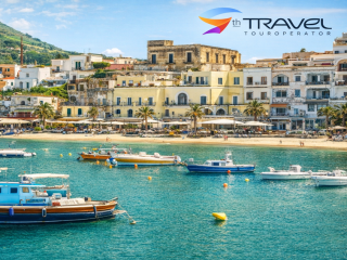 Іск'я — це один із найатмосферніших курортів Італії, розташований у Неаполітанській затоці.  апрель 2026